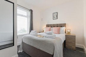 Caemawr Place - Stylish Home TV in Every Bedroom!
